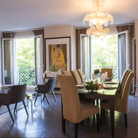 Magnificent Eiffel Tower Appartement