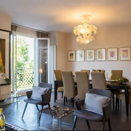 Magnificent Eiffel Tower Appartement Parijs