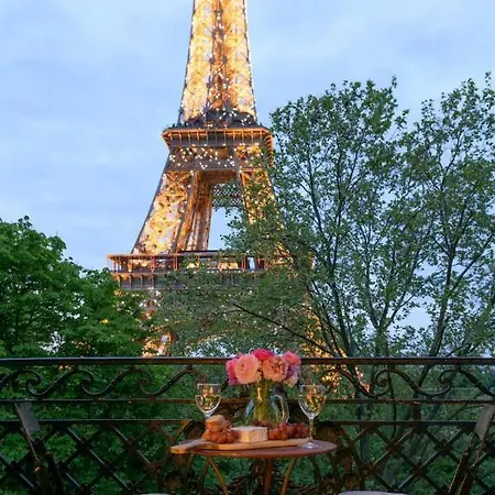 Magnificent Eiffel Tower Appartement