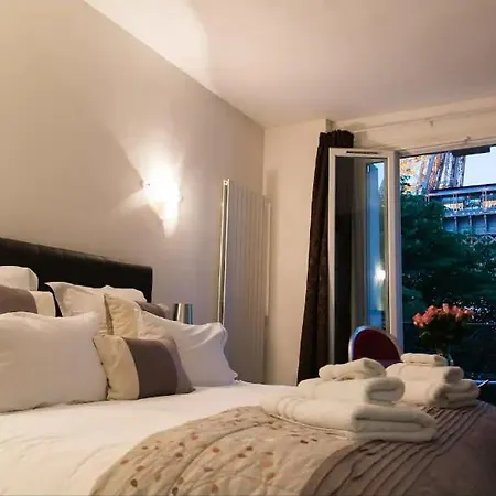 Magnificent Eiffel Tower Appartement